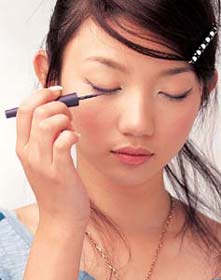 深邃眼线